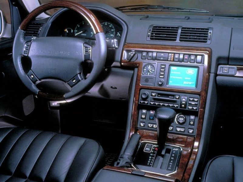Land Rover Range Rover ثانياً، دفع رباعي 5 أبواب — لوحة القيادة