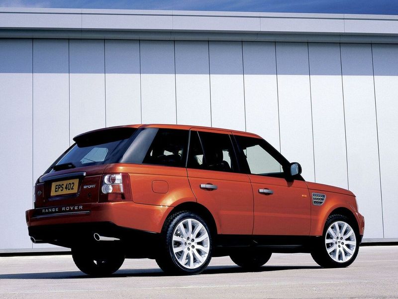 Land Rover Range Rover Sport I (L320)، دفع رباعي 5 أبواب — منظر خلفي أيمن