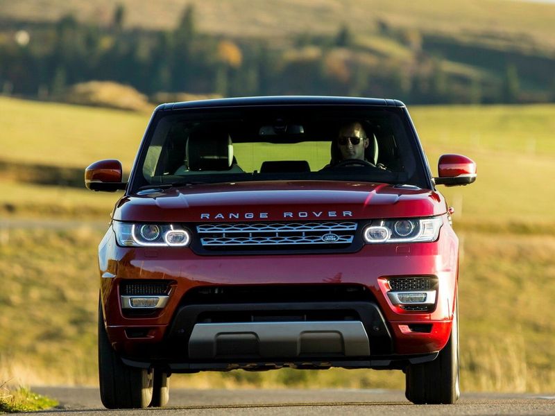 Land Rover Range Rover Sport II (L494)، دفع رباعي 5 أبواب — منظر أمامي