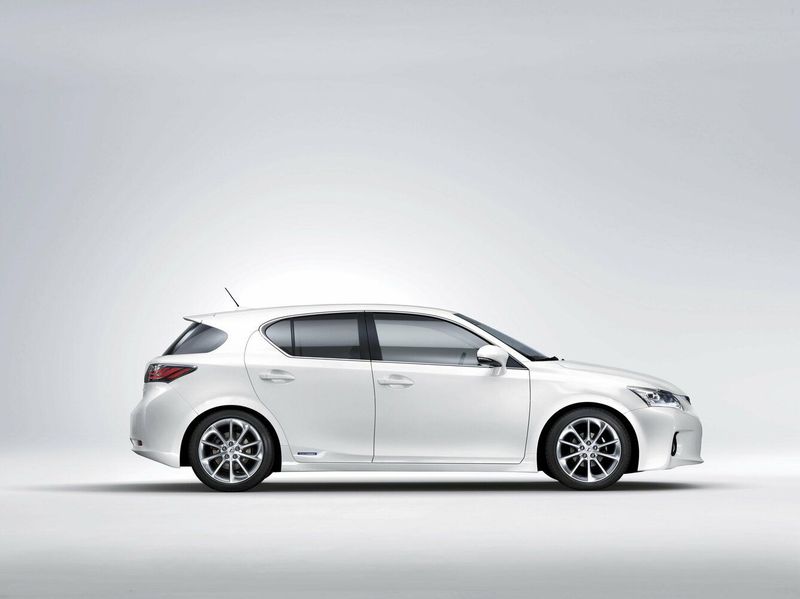 Lexus CT I، هاتشباك 5 أبواب — منظر من الجانب الأيمن