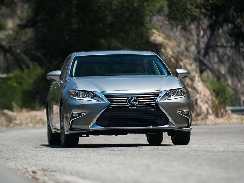 Lexus ES فيس ليفت السادس، سيدان — منظر أمامي