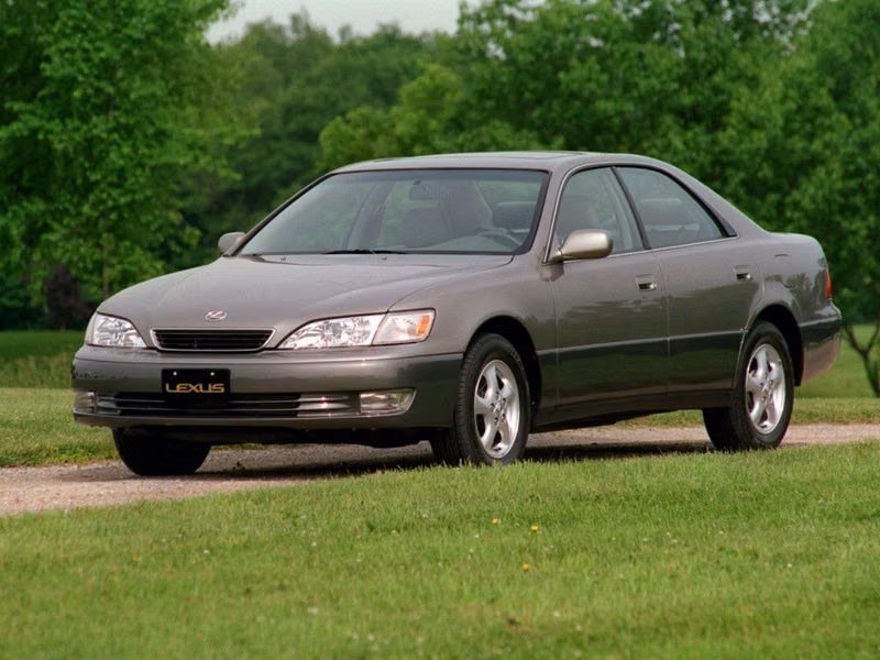 Lexus ES ثالثاً، سيدان — منظر أمامي أيسر