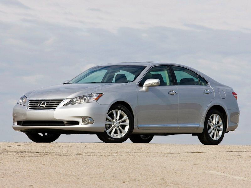 Lexus ES فيس ليفت V، سيدان — منظر أمامي أيمن