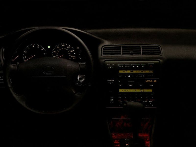 Lexus ES فيس ليفت الثاني، سيدان — لوحة القيادة