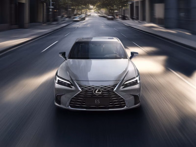Lexus ES عملية فيس ليفت السابع 2، سيدان — منظر أمامي