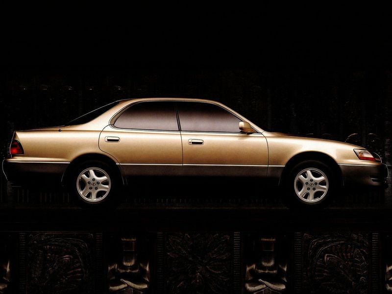 Lexus ES فيس ليفت الثاني، سيدان — منظر من الجانب الأيمن