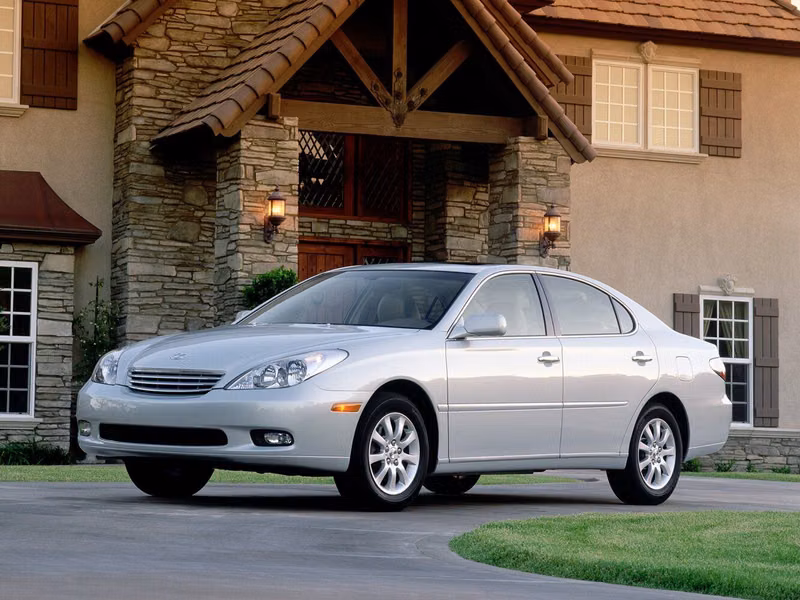 Lexus ES رابعاً، سيدان — منظر أمامي أيمن