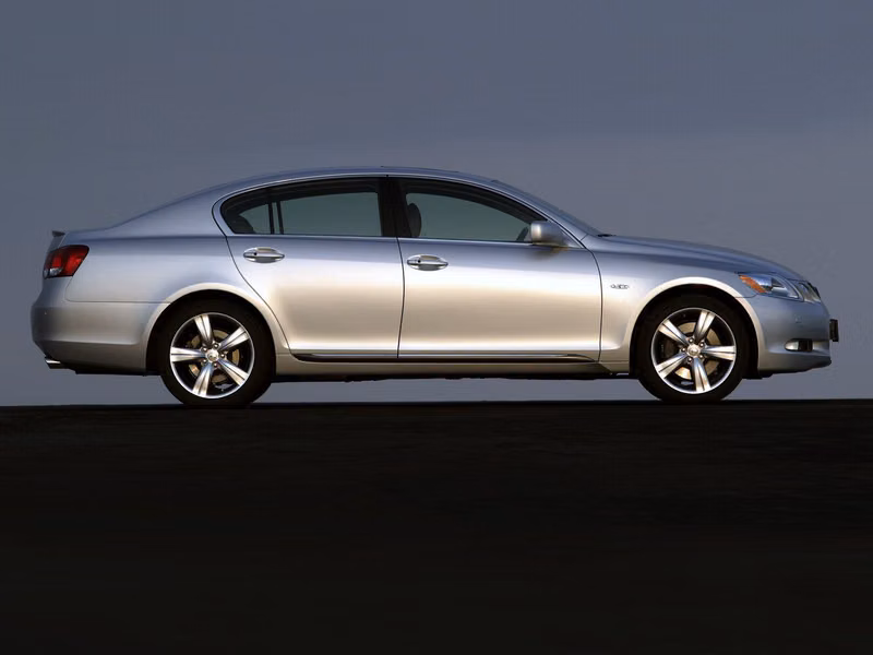 Lexus GS ثالثاً، سيدان — منظر من الجانب الأيمن