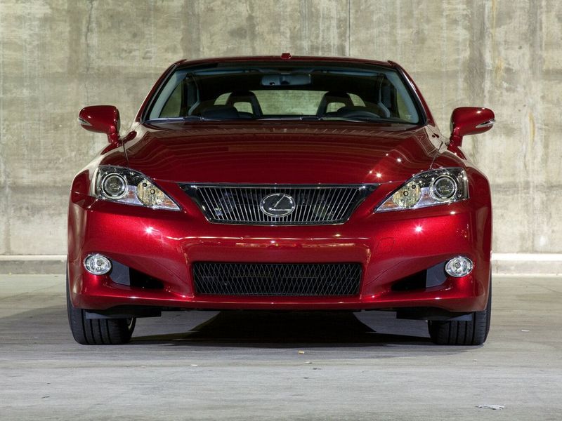Lexus IS فيس ليفت الثاني، قابلة للتحويل — منظر أمامي