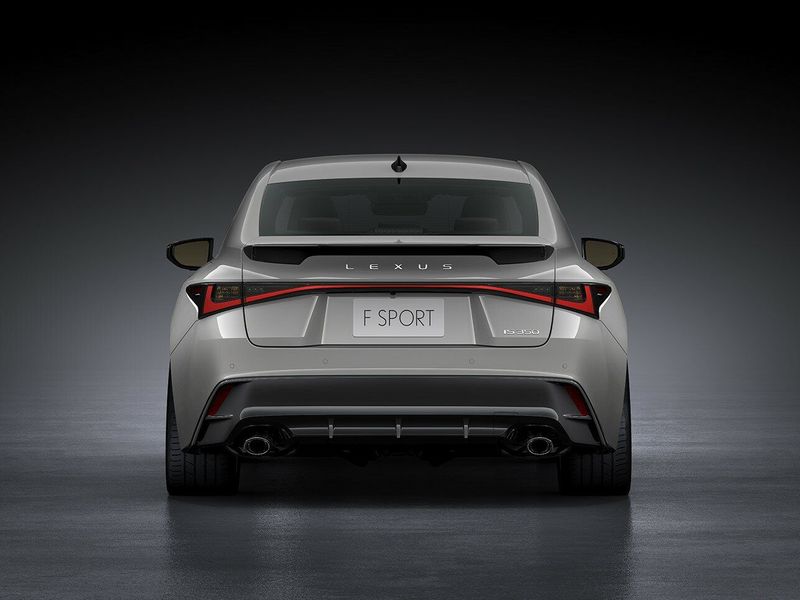 Lexus IS ثالثاً فيس ليفت 3، سيدان — منظر خلفي