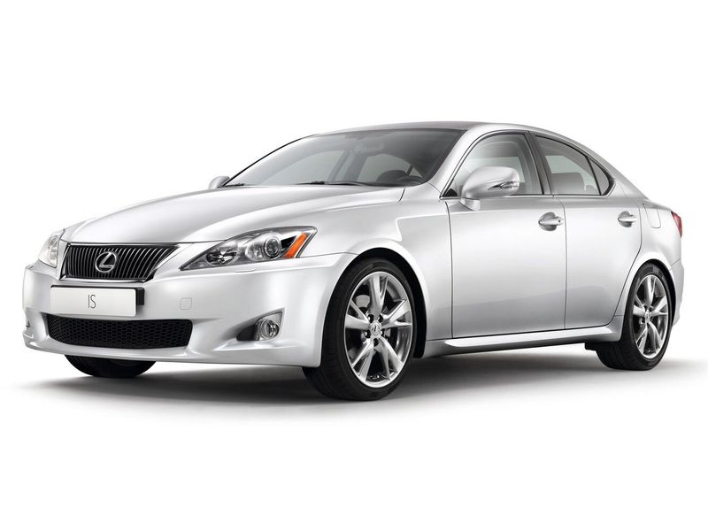 Lexus IS فيس ليفت الثاني، سيدان — منظر أمامي أيمن