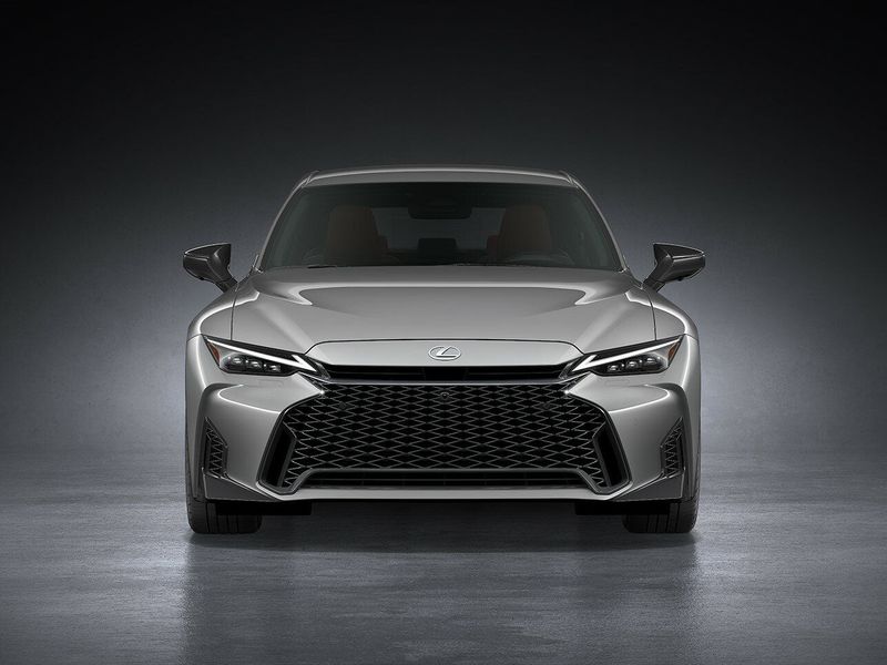 Lexus IS ثالثاً فيس ليفت 3، سيدان — منظر أمامي