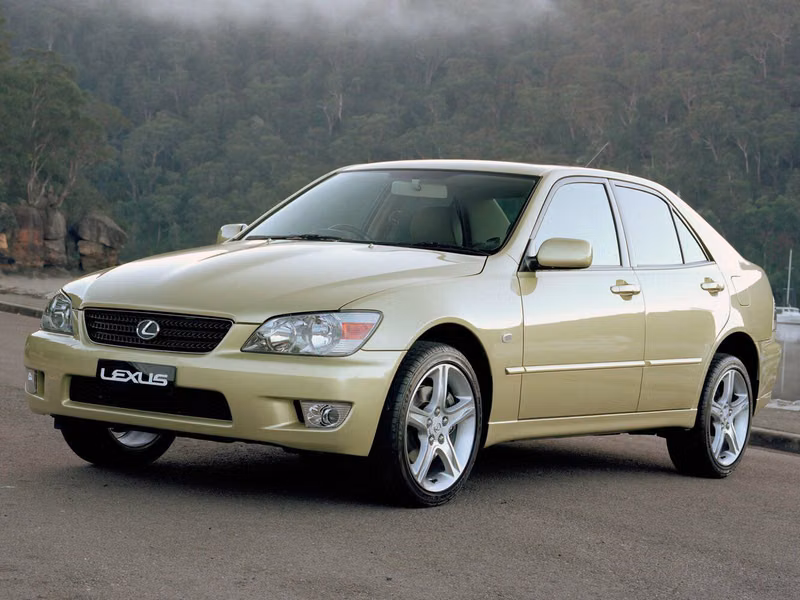 Lexus IS I، سيدان — منظر أمامي أيمن