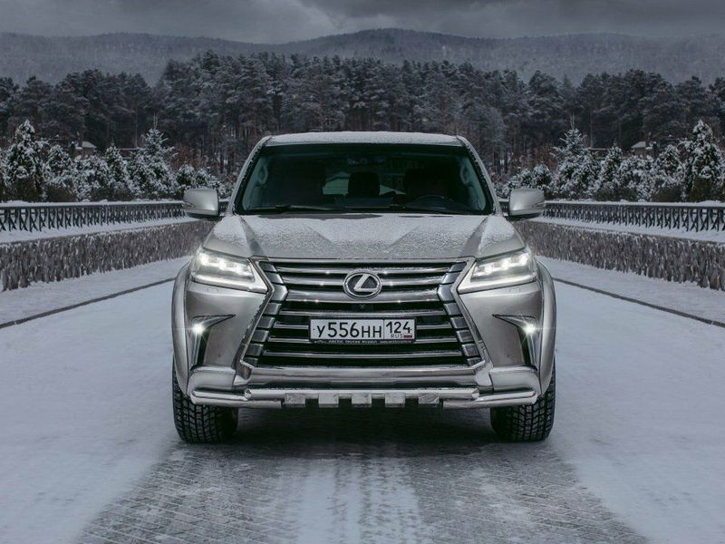 Lexus LX ثالثاً فيس ليفت 2، دفع رباعي 5 أبواب Arctic Trucks — منظر أمامي