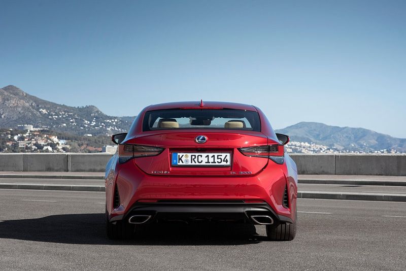 Lexus RC أنا فيس ليفت، كوبيه — منظر خلفي
