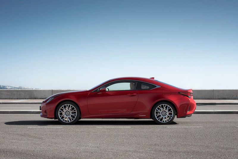 Lexus RC أنا فيس ليفت، كوبيه — منظر من الجانب الأيسر