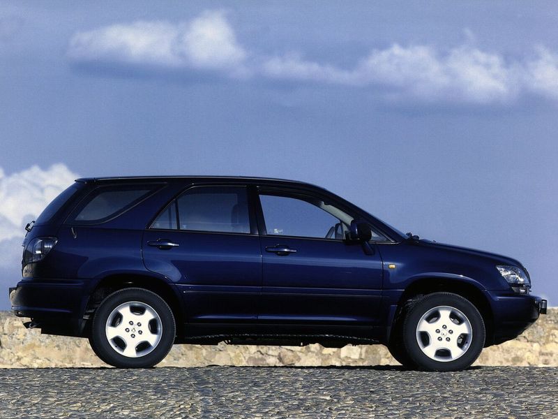 Lexus RX I، دفع رباعي 5 أبواب — منظر من الجانب الأيمن