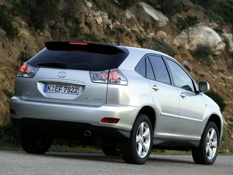 Lexus RX ثانياً، دفع رباعي 5 أبواب — منظر خلفي أيمن