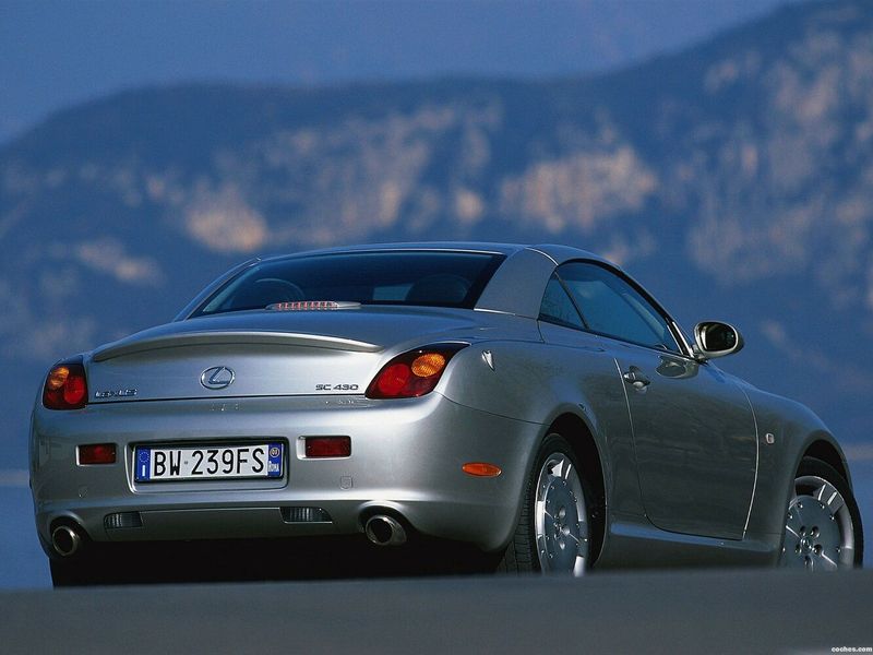 Lexus SC ثانياً، قابلة للتحويل — منظر خلفي أيمن