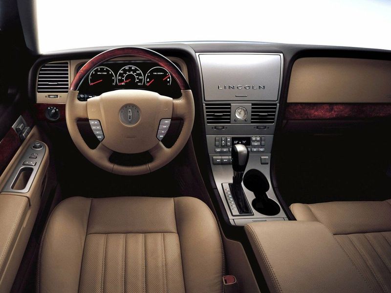 Lincoln Aviator I, Внедорожник 5 дв. — передняя панель