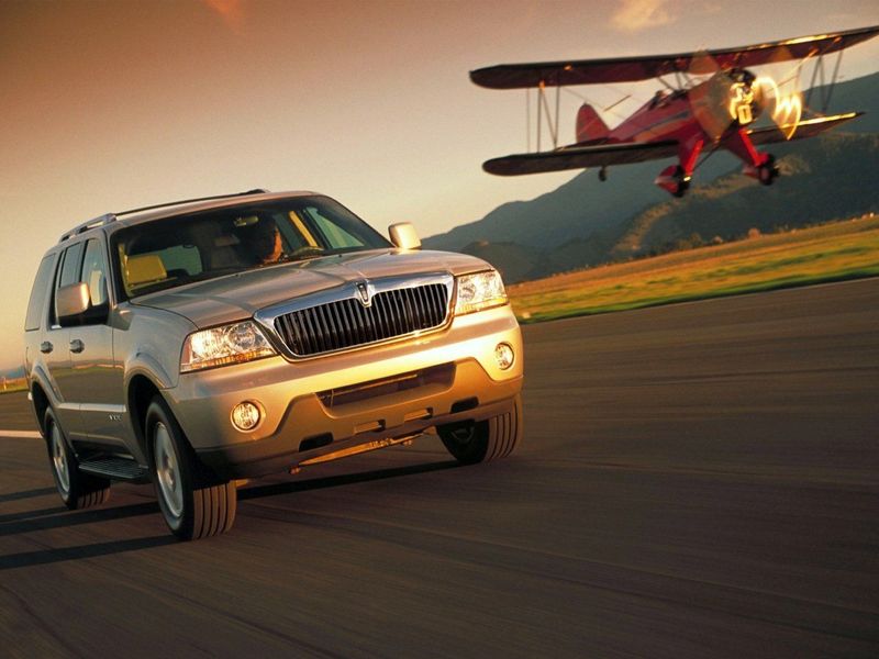 Lincoln Aviator I, Внедорожник 5 дв. — вид спереди слева