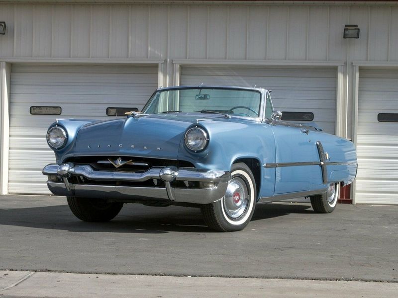 Lincoln Capri, Кабриолет — вид спереди справа