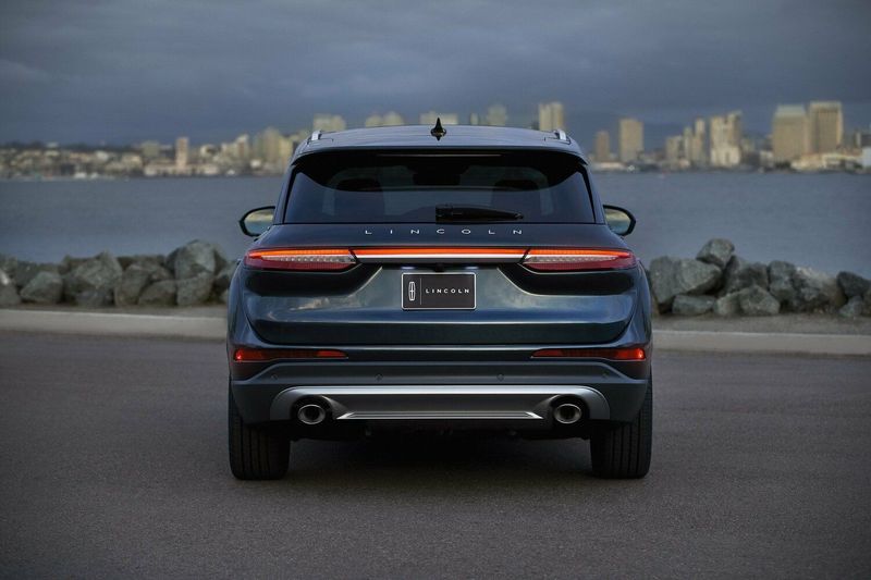 Lincoln Corsair I، دفع رباعي 5 أبواب — منظر خلفي