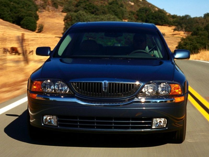 Lincoln LS I, Седан — вид спереди