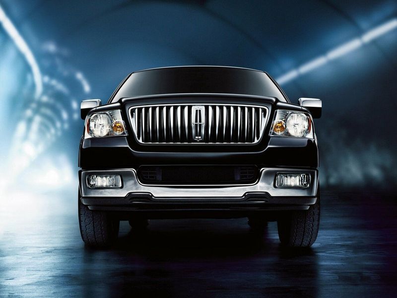 Lincoln Mark LT I, Пикап двойная кабина — вид спереди