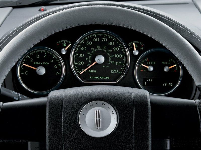 Lincoln Mark LT II, Пикап двойная кабина — панель приборов