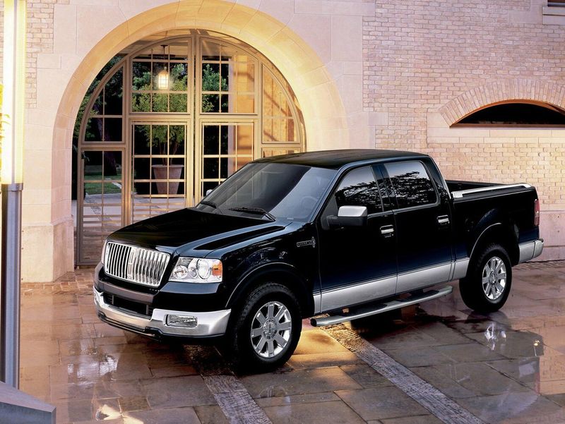 Lincoln Mark LT I, Пикап двойная кабина — вид спереди слева