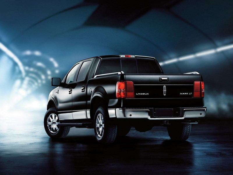 Lincoln Mark LT I, Пикап двойная кабина — вид сзади справа