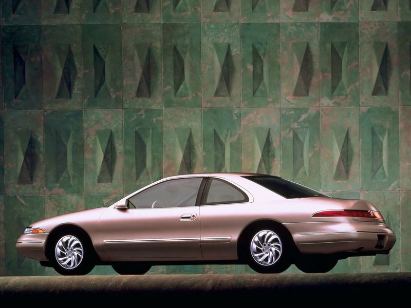 Lincoln Mark VIII, Купе — вид справа