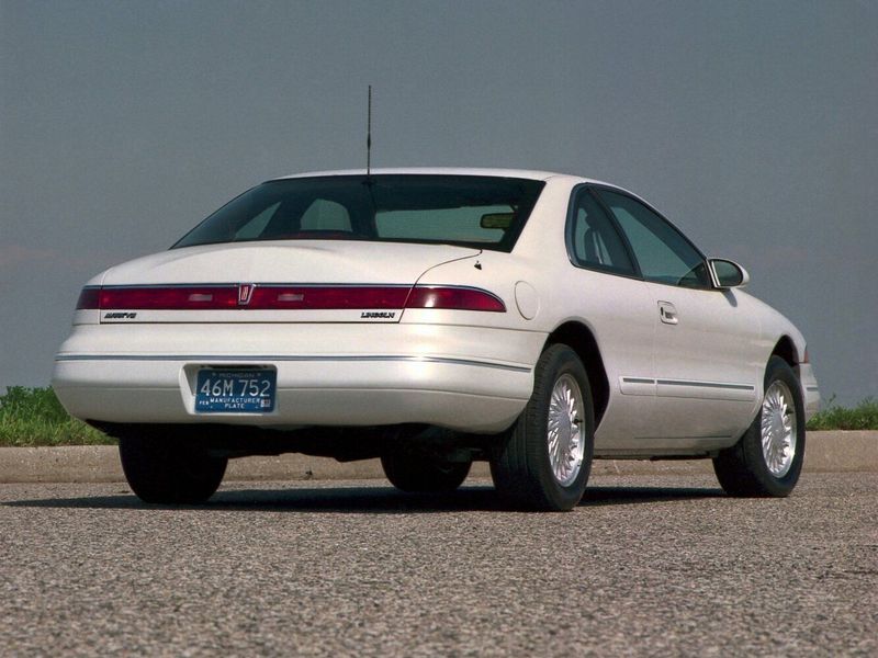 Lincoln Mark VIII, Купе — вид сзади справа