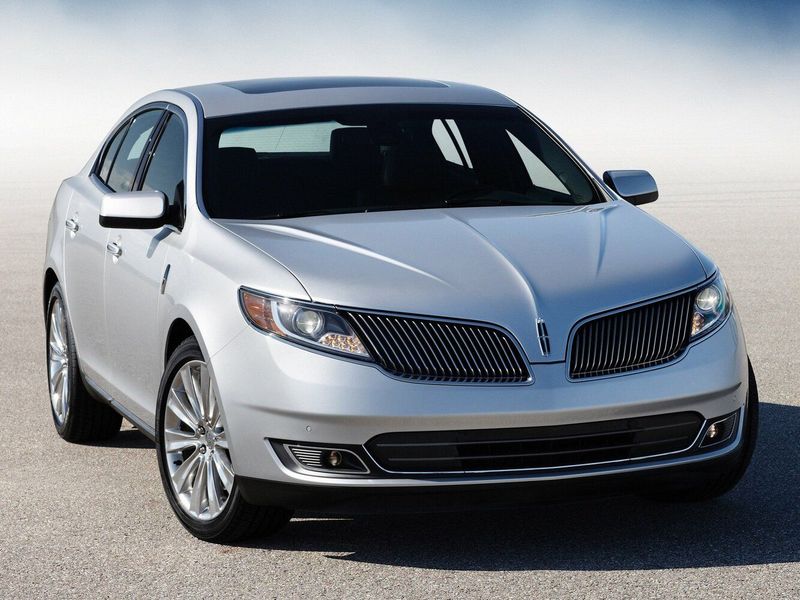 Lincoln MKS I Рестайлинг, Седан — вид спереди справа