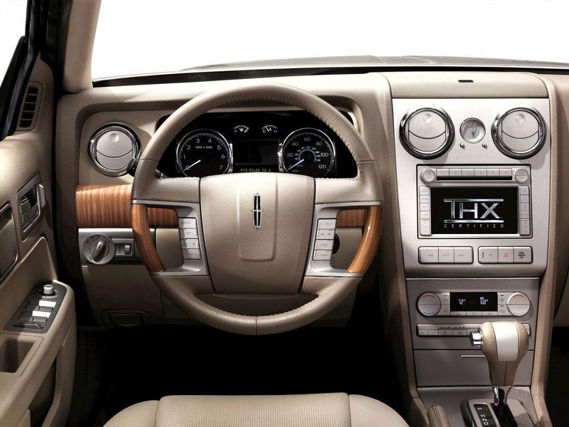 Lincoln MKZ أنا (زفير)، سيدان — منطقة السائق