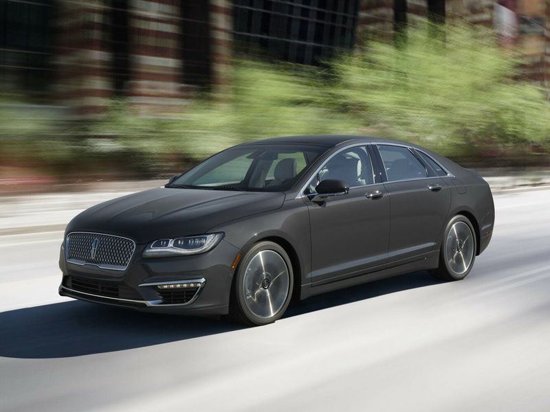 Lincoln MKZ فيس ليفت الثاني، سيدان — منظر أمامي أيمن