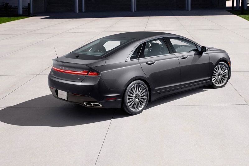 Lincoln MKZ II, Седан — вид сзади справа