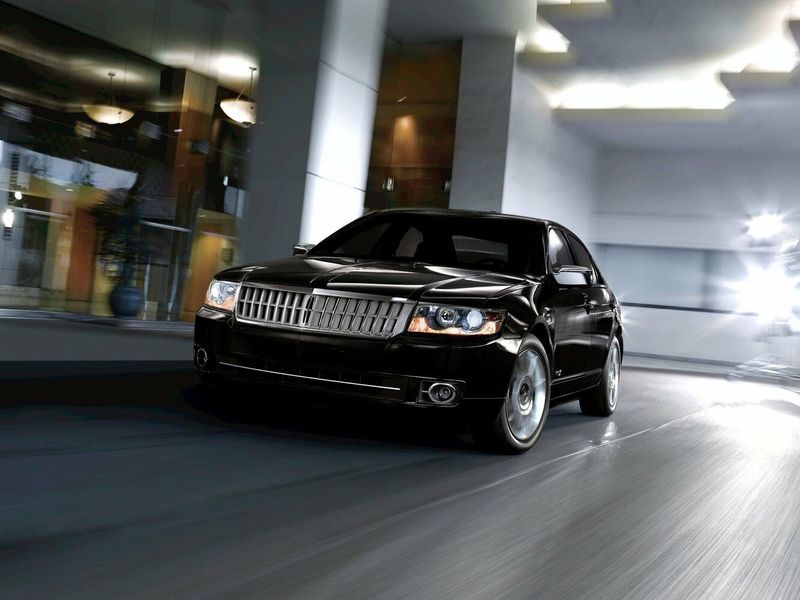Lincoln MKZ أنا (زفير)، سيدان — منظر أمامي أيمن