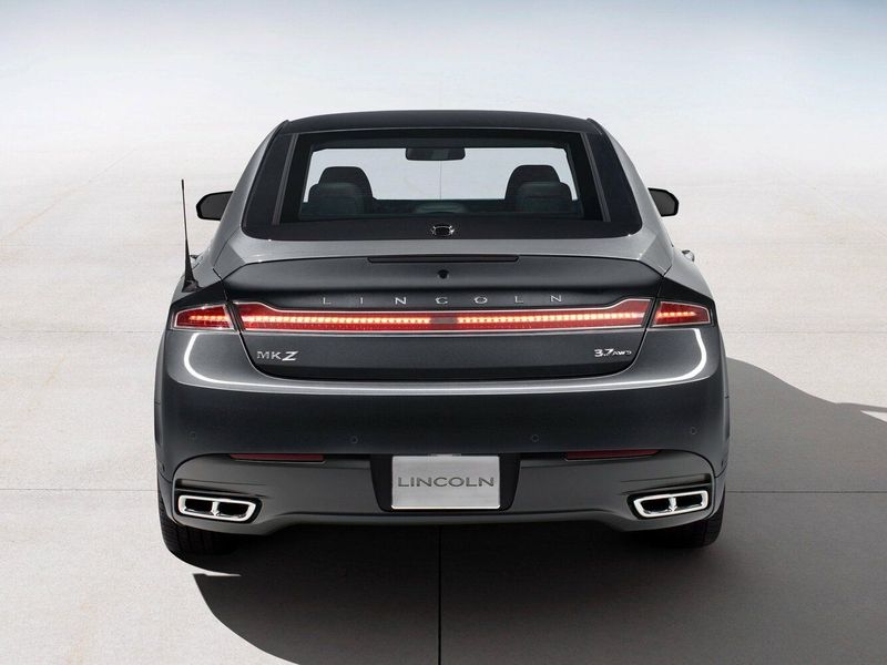 Lincoln MKZ II, Седан — вид сзади