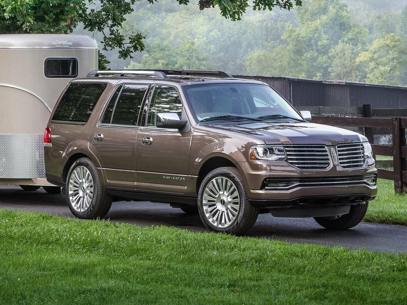 Lincoln Navigator ثالثاً فيس ليفت، دفع رباعي 5 أبواب — منظر أمامي أيمن