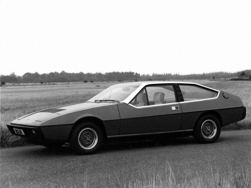Lotus Eclat, Купе — вид спереди справа