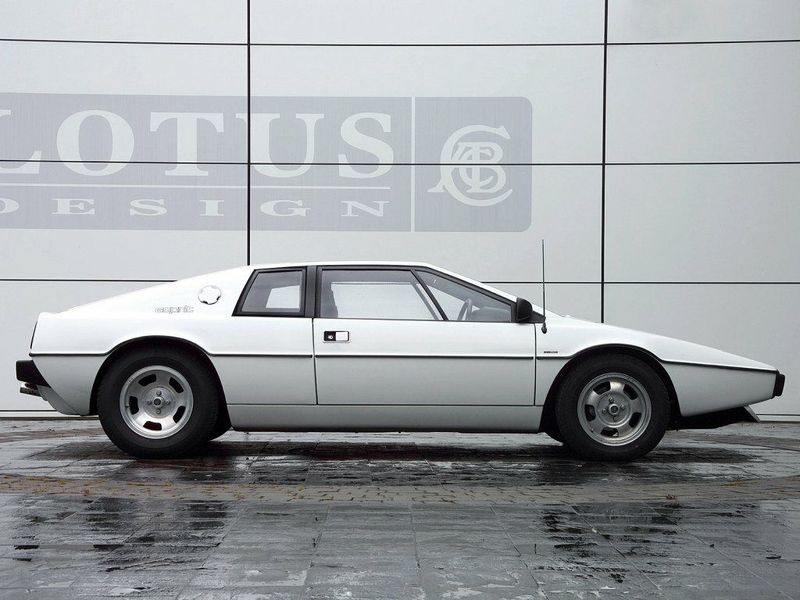Lotus Esprit I, Купе — вид слева