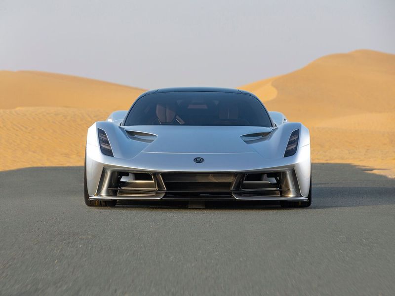Lotus Evija, Купе — вид спереди