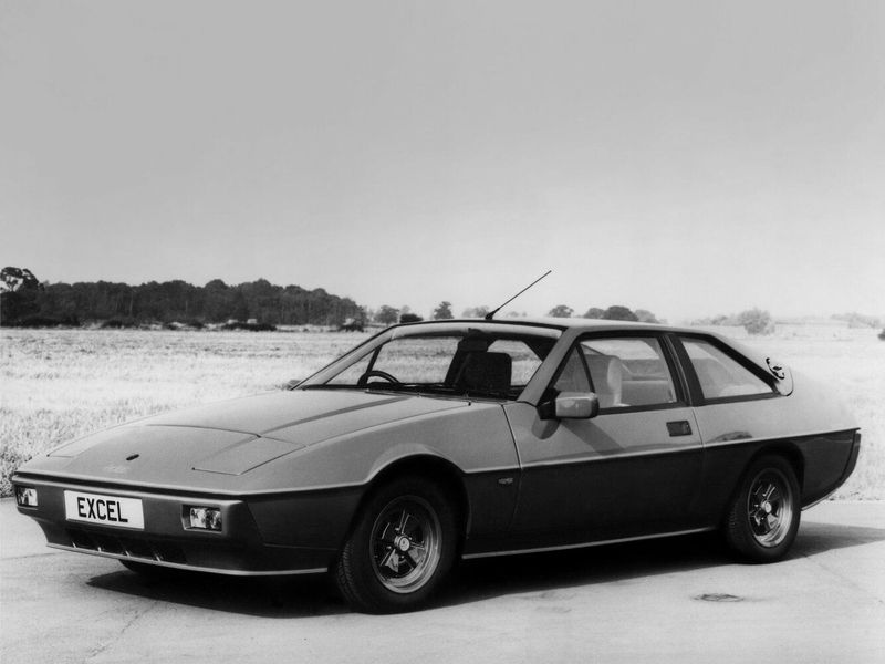 Lotus Excel, Купе — вид спереди слева