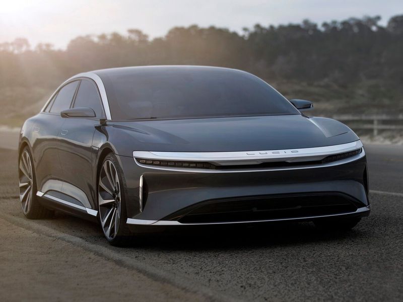 Lucid Air, Седан — вид спереди слева