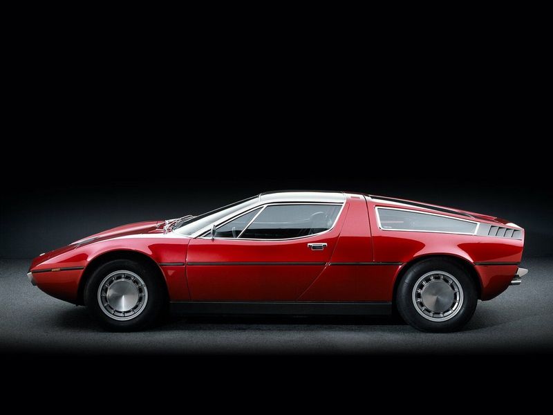 Maserati Bora، كوبيه — منظر من الجانب الأيسر