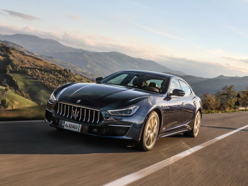 Maserati Ghibli ثالثاً فيس ليفت 2، سيدان — منظر أمامي أيمن