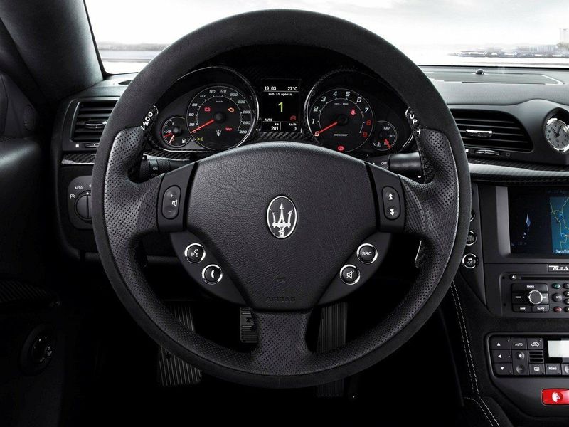 Maserati GranTurismo I، كوبيه MC Stradale — عجلة القيادة