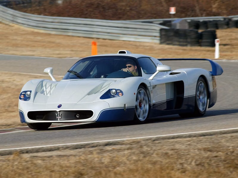 Maserati MC12، كوبيه — منظر أمامي أيسر